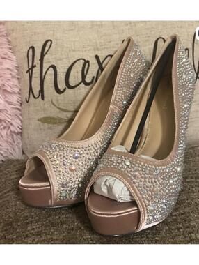 NIB Lady Couture Heels Rhinestone Dazzling Pumps Women's Size 9.5